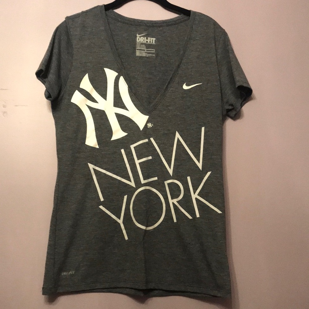 Nike New York Yankees V-Neck T-Shirt